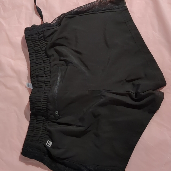 Fabletics shorts - Picture 2 of 6